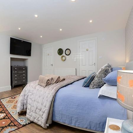 Apartment West With Free Parking Whitby Exterior foto