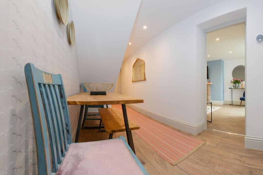 Apartment West With Free Parking Whitby Exterior foto